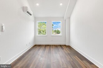 7037 Ridge Ave in Philadelphia, PA - Building Photo - Building Photo