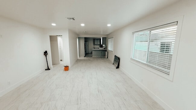 312 Decatur St in Bakersfield, CA - Building Photo - Building Photo