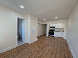 21 Willoughby St, Unit B6 in Newark, NJ - Building Photo