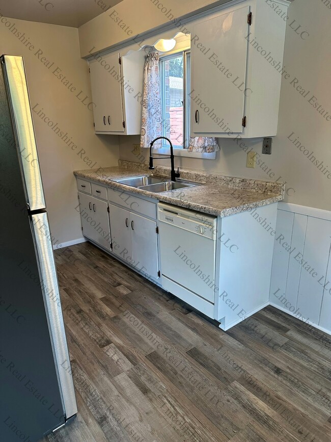 1015 Summit Ave in Waukesha, WI - Building Photo - Building Photo