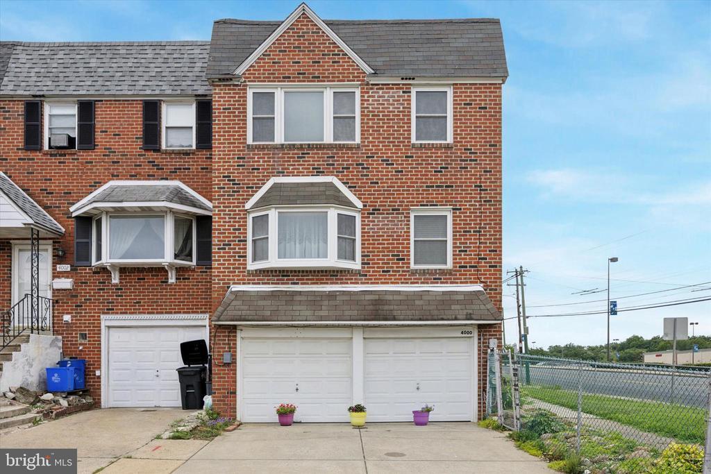 4000 Lyman Dr in Philadelphia, PA - Building Photo