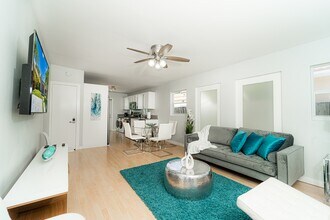 1650 Jackson St in Hollywood, FL - Building Photo - Building Photo
