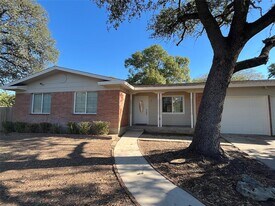 1502 Stokes St in San Marcos, TX - Building Photo