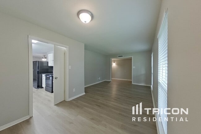 1617 Wilderness Trail in Grand Prairie, TX - Foto de edificio - Building Photo
