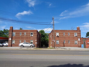 5661-5665 Glenway Ave in Cincinnati, OH - Foto de edificio - Building Photo