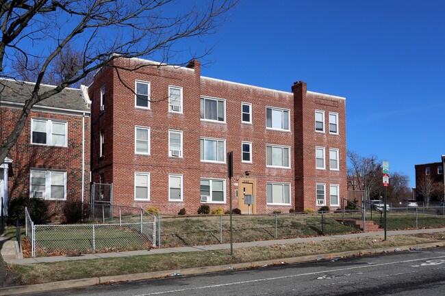 1846 Maryland Ave NE in Washington, DC - Foto de edificio - Building Photo