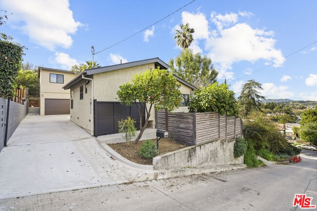 4762 Charters Ave in Los Angeles, CA - Building Photo - Building Photo