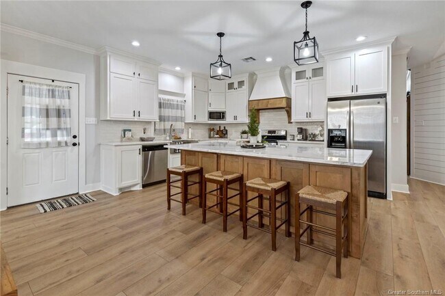 10025 LA-101 in Iowa, LA - Building Photo - Building Photo