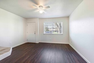719 Roselawn Ave in Modesto, CA - Building Photo - Building Photo