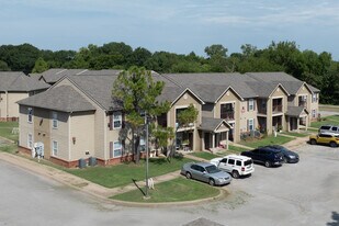 Oxford Place in Okmulgee, OK - Building Photo