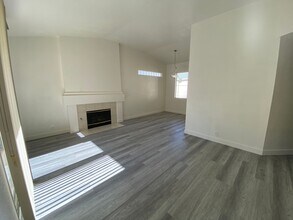 5155 W Tropicana Ave in Las Vegas, NV - Building Photo - Building Photo