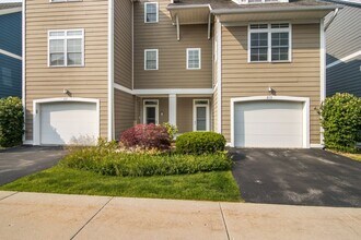 213 Midtown Dr in Traverse City, MI - Foto de edificio - Building Photo