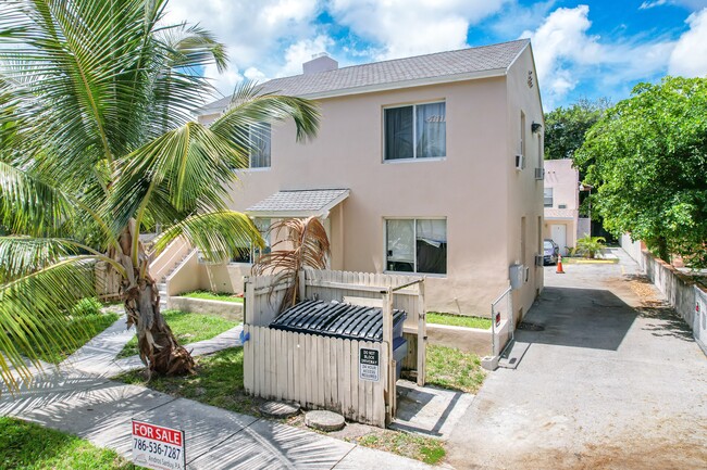 1935 SW 2nd St in Miami, FL - Building Photo - Building Photo