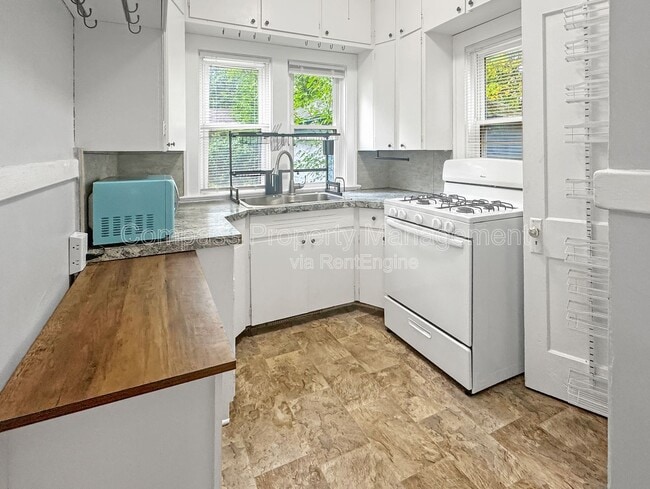 1845 Kalamazoo Ave SE in Grand Rapids, MI - Building Photo - Building Photo