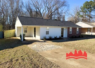 3865 Kerwin Dr in Memphis, TN - Foto de edificio - Building Photo