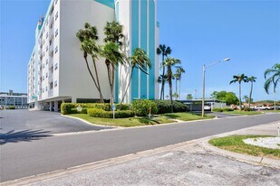 10216 Regal Dr in Largo, FL - Building Photo