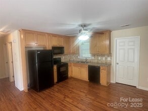 3793 Lee Moore Rd in Maiden, NC - Building Photo - Building Photo
