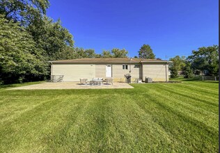23959 Springbrook Dr in Farmington Hills, MI - Building Photo - Building Photo
