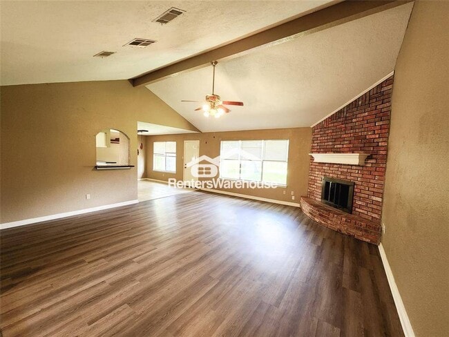 1359 Tenderden Dr in Channelview, TX - Foto de edificio - Building Photo