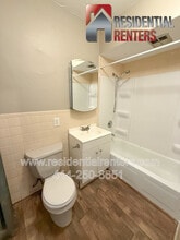 1637 S 68th St in West Allis, WI - Foto de edificio - Building Photo