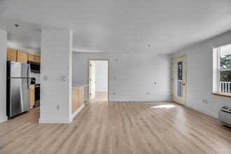 Eastwood Apartments in Troutdale, OR - Building Photo - Building Photo