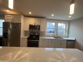 39 Snow St, Unit 1 in Boston, MA - Building Photo - Building Photo