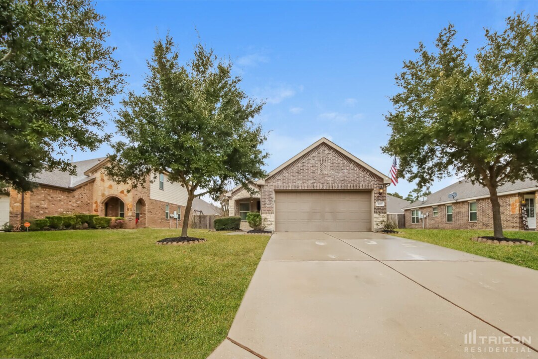 1607 Hickory Burl Ln in Conroe, TX - Building Photo