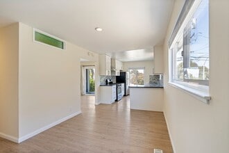 5306 Bayview Ave in Richmond, CA - Foto de edificio - Building Photo