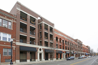 4717-4747 N Clark St in Chicago, IL - Building Photo - Building Photo