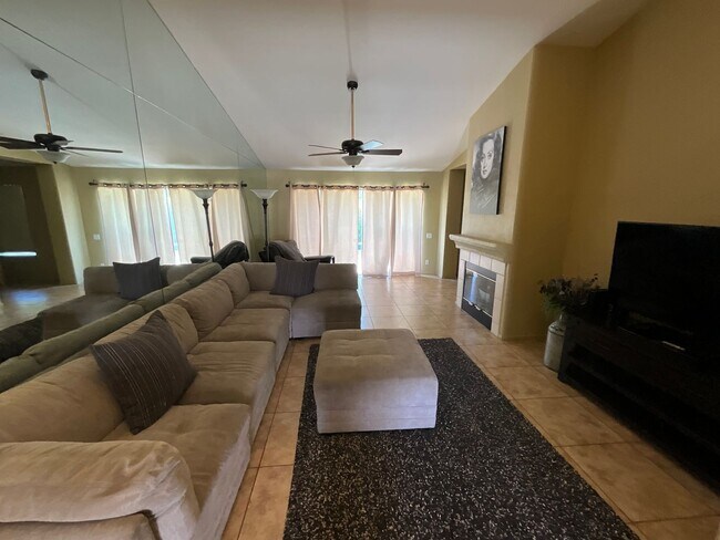 79705 Iris Ct in La Quinta, CA - Foto de edificio - Building Photo