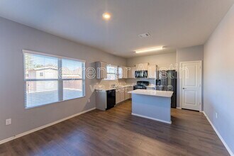 5800 Kennedy St in Austin, TX - Building Photo - Building Photo