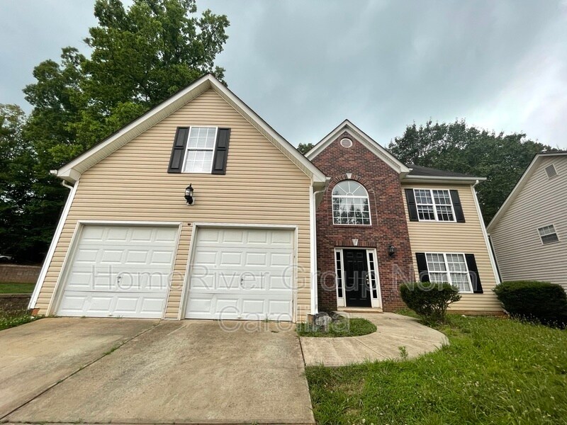 5111 Eagle Creek Dr in Charlotte, NC - Building Photo