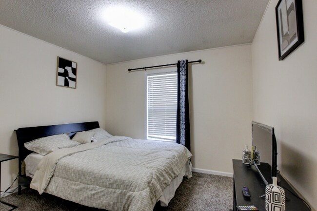 property at 3409 Summerfield Dr