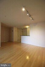 2726 Gallows Rd in Vienna, VA - Building Photo - Building Photo