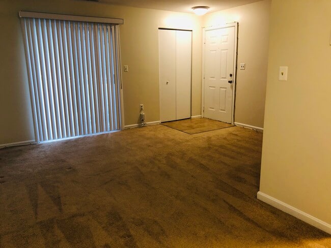 100 Wild Oak Ln, Unit 200 in Stafford, VA - Foto de edificio - Building Photo