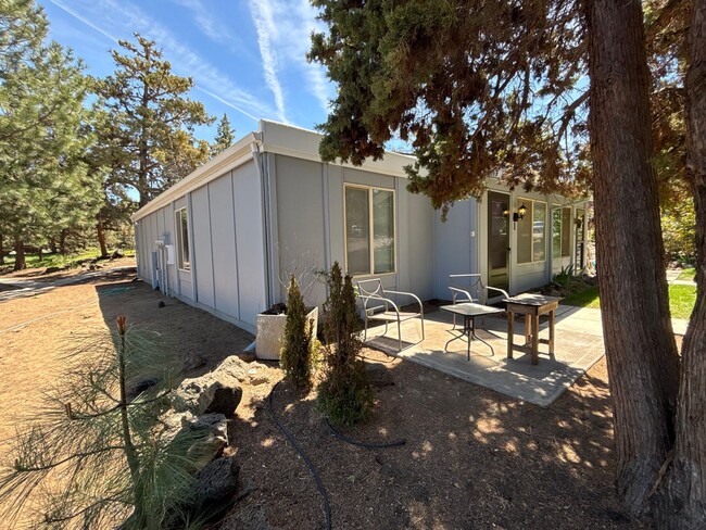 1700 NE Wells Acres Rd in Bend, OR - Building Photo - Building Photo