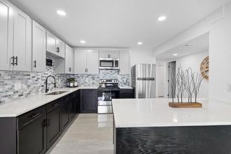 1824 Lake St in Oviedo, FL - Foto de edificio - Building Photo