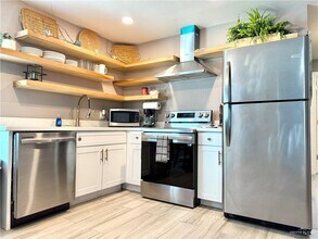 208 W Gardenia St-Unit -10 in South Padre Island, TX - Foto de edificio - Building Photo