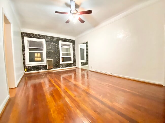 608 S Dunsmuir Ave in Los Angeles, CA - Foto de edificio - Building Photo