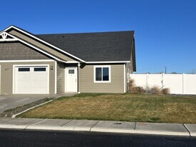 107 Grant Dr in Ephrata, WA - Building Photo