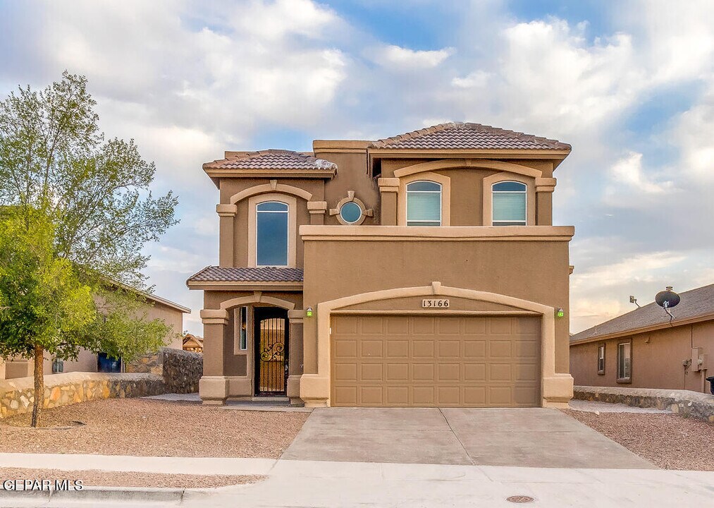 13166 Kestrel Ave in El Paso, TX - Building Photo