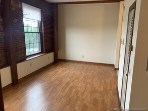 180 Bemis Rd, Unit 1 in Fitchburg, MA - Foto de edificio - Building Photo
