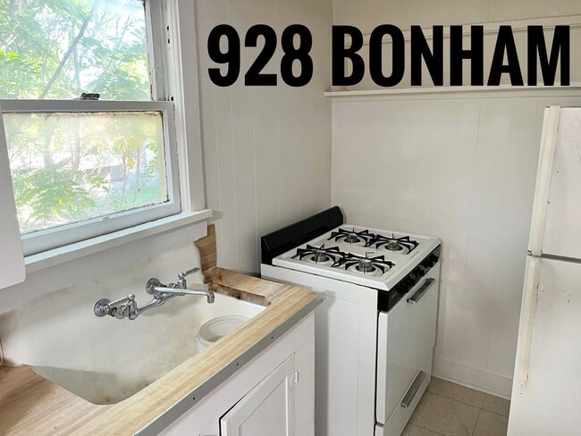 928 S Bonham St in Amarillo, TX - Building Photo - Building Photo