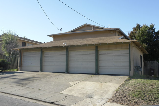 8084 Greenridge Dr in Oakland, CA - Building Photo - Building Photo