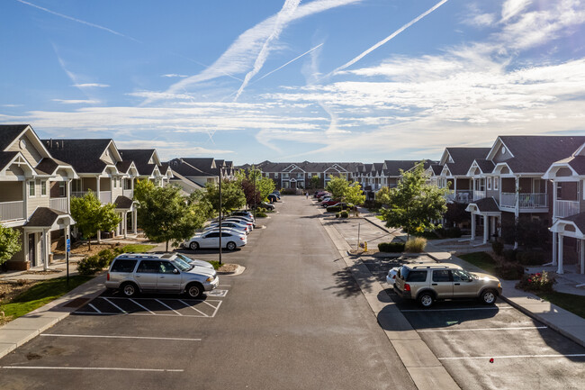 The Meadows at Dunkirk Apartment Homes in Aurora, CO - Building Photo - Building Photo