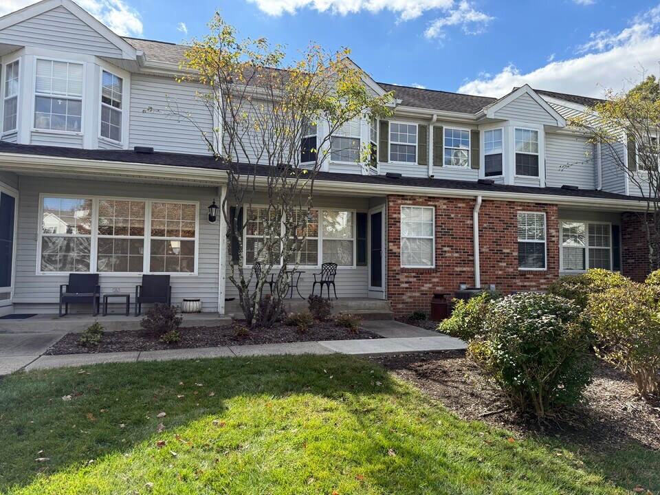 2504 Cortland Ln in Whippany, NJ - Building Photo
