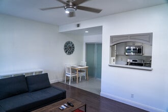 34 Via Meseta in Rancho Santa Margarita, CA - Foto de edificio - Building Photo