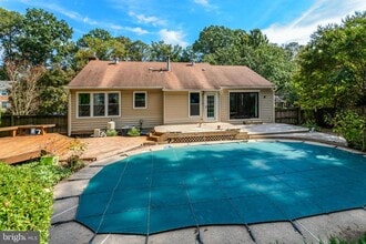 5006 Mignonette Ct in Annandale, VA - Foto de edificio - Building Photo
