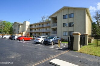 633 S Palmetto Ave in Daytona Beach, FL - Foto de edificio - Building Photo