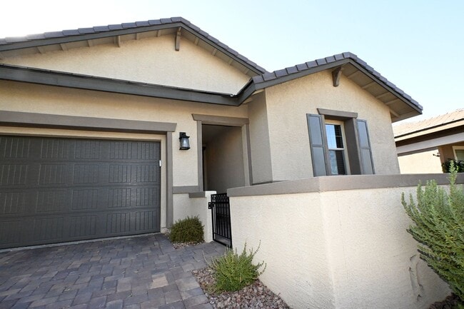 340 Cadence Vista Dr in Henderson, NV - Building Photo - Building Photo